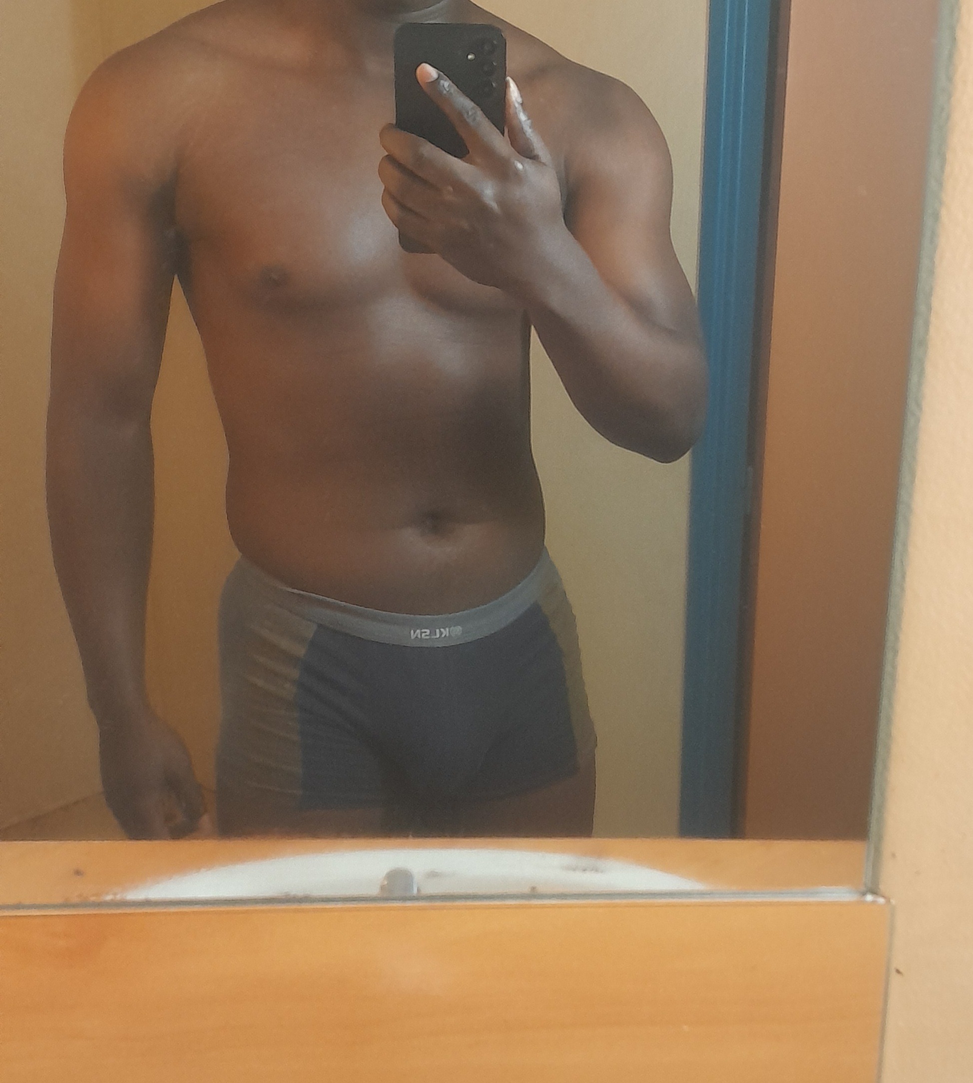 Profil de Manasse, 25 ans, Sexe Monaco à Saint-Martin-du-Vieux-Bellême