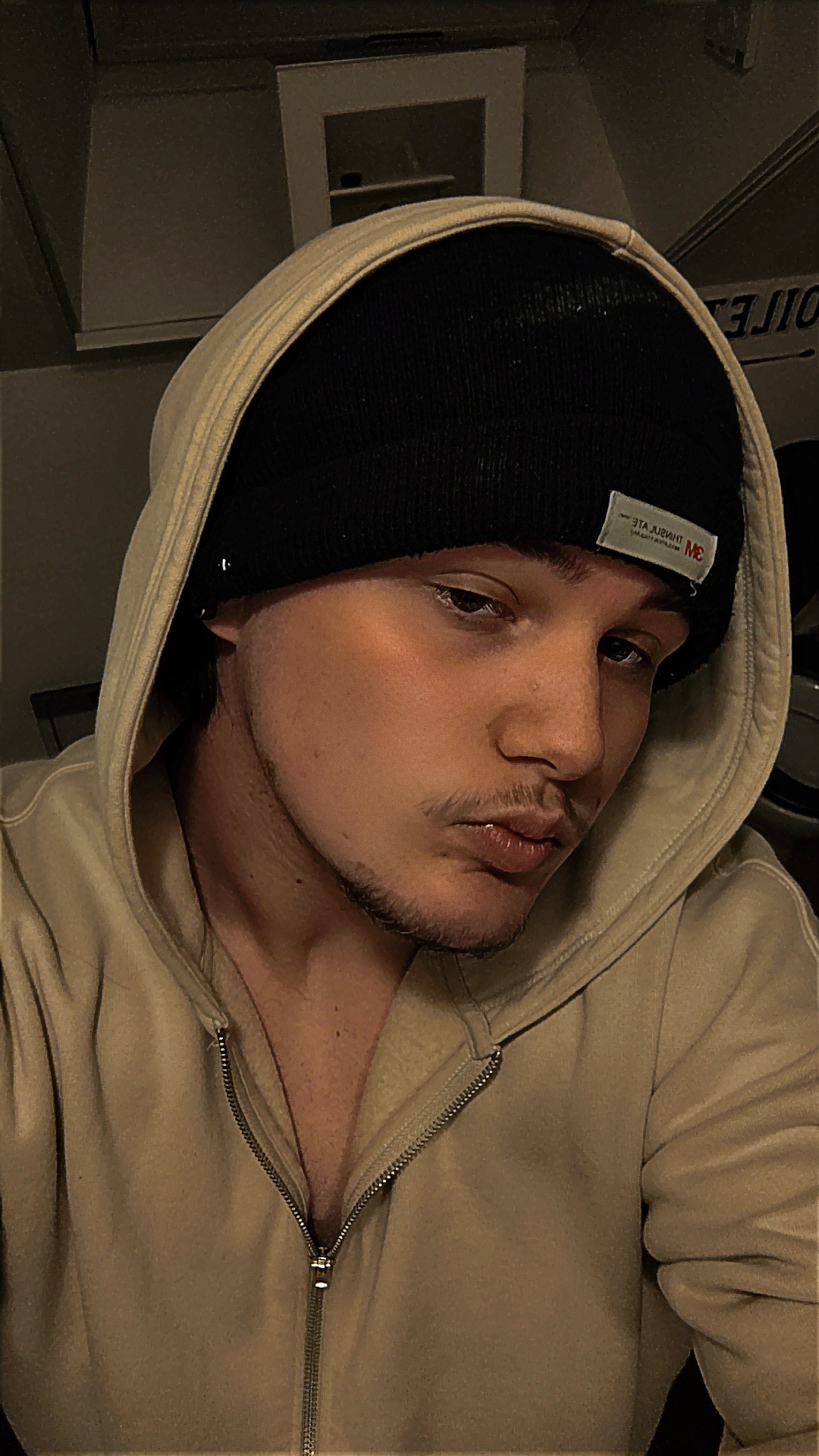 Profil de Alexandre, 20 ans, Sexe Monaco à Lindry