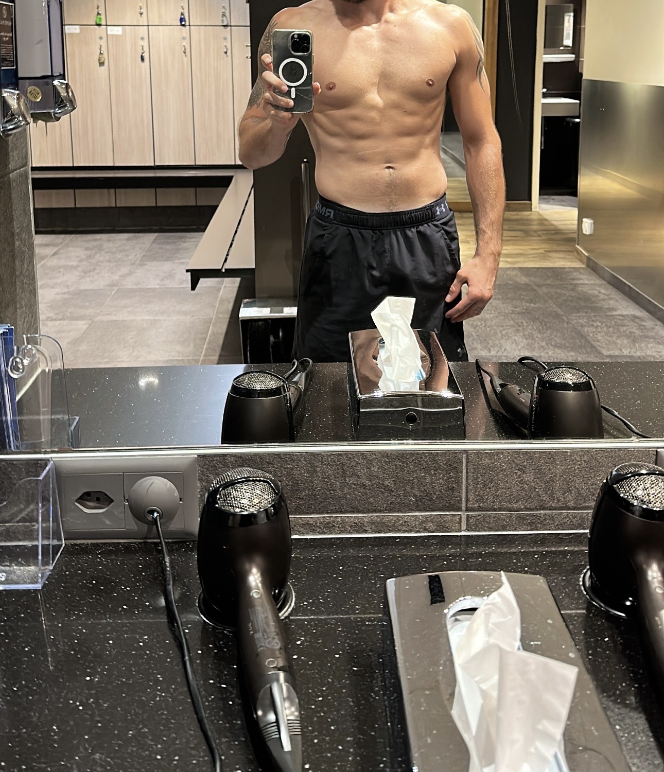 Profil de Karl-emmanuel, 27 ans, Sexe Monaco à Millevaches