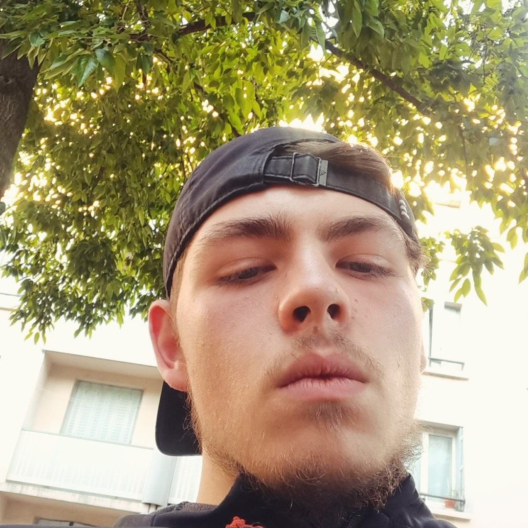 Profil de Mino, 20 ans, Sexe Monaco à Rougnac